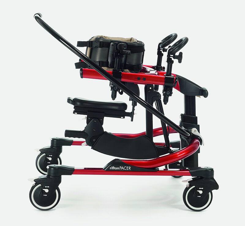 Roter Gehtrainer mit Sitzeinheit und Armauflagen