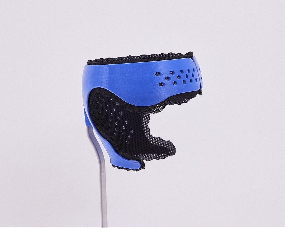3D-gedruckte individuelle Kopfführung in Blau mit schwarzer Polsterung